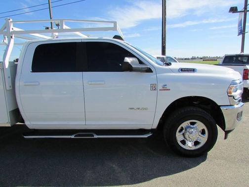 2022 RAM 3500 Big Horn Crew Cab 4x4 8' Box