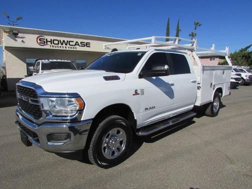 2022 RAM 3500 Big Horn Crew Cab 4x4 8' Box