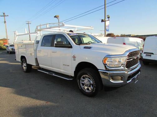 2022 RAM 3500 Big Horn Crew Cab 4x4 8' Box
