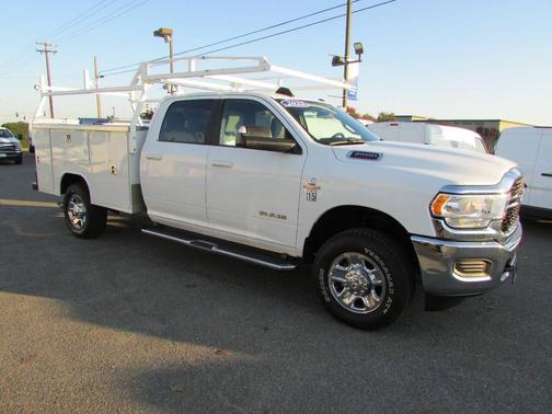 2022 RAM 3500 Big Horn Crew Cab 4x4 8' Box