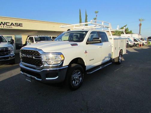 2022 RAM 3500 Big Horn Crew Cab 4x4 8' Box