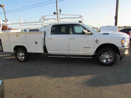 2022 RAM 3500 Big Horn Crew Cab 4x4 8' Box