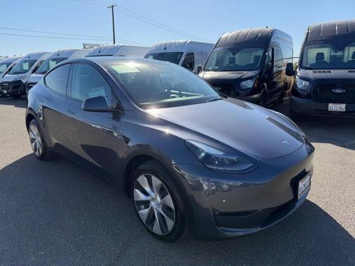Midnight Silver Metallic 2023 Tesla Model Y Long Range Dual Motor All-Wheel Drive