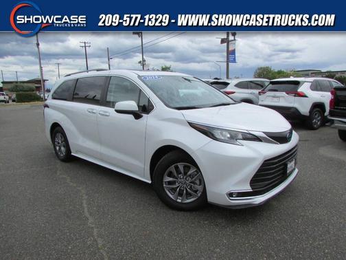 White 2024 Toyota Sienna XLE