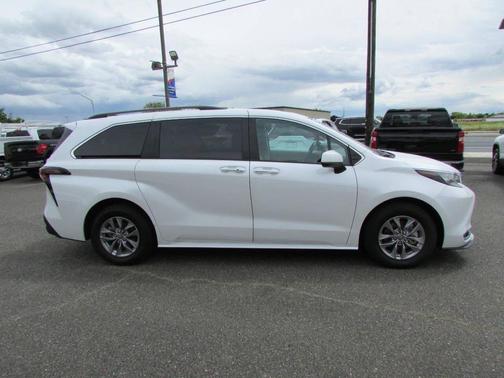 White 2024 Toyota Sienna XLE