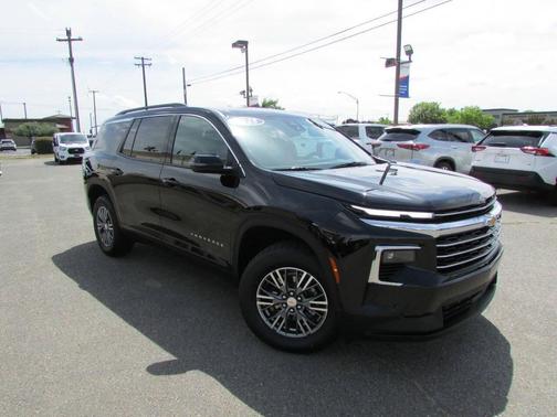 Mosaic Black Metallic 2025 Chevrolet Traverse LT