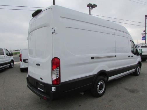 2022 Ford Transit-250 Base