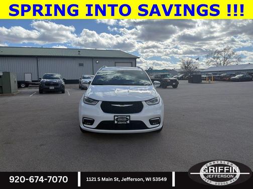 Bright White Clearcoat 2024 Chrysler Pacifica L