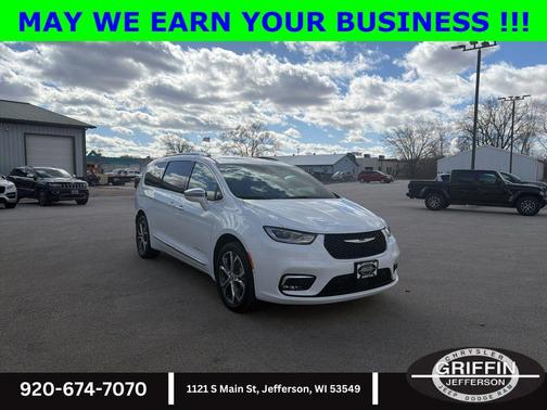 Bright White Clearcoat 2024 Chrysler Pacifica L