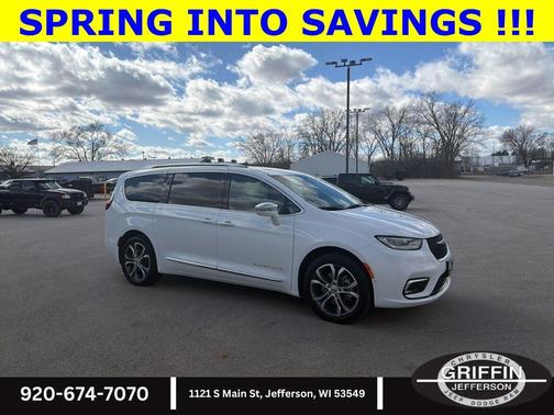 Bright White Clearcoat 2024 Chrysler Pacifica L