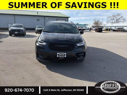 Diamond Black Crystal Pearlcoat 2026 Chrysler Pacifica L