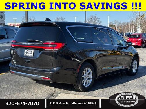 Diamond Black Crystal Pearlcoat 2025 Chrysler Pacifica L