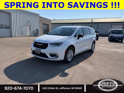 Bright White Clearcoat 2026 Chrysler Pacifica L