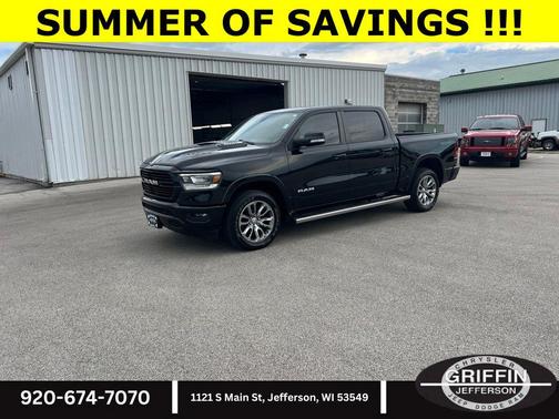 Diamond Black Crystal Pearlcoat 2022 RAM 1500 Laramie