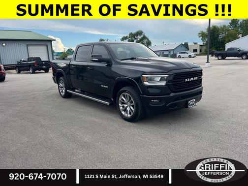Diamond Black Crystal Pearlcoat 2022 RAM 1500 Laramie