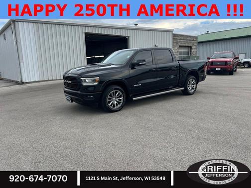 Diamond Black Crystal Pearlcoat 2022 RAM 1500 Laramie