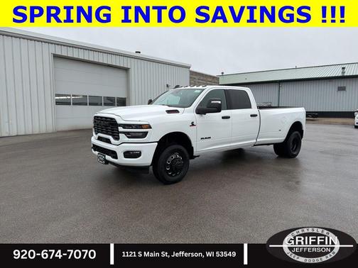 Bright White Clearcoat 2026 RAM 3500 Big Horn Crew Cab 4x4 8' Box