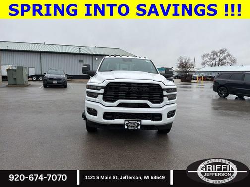 Bright White Clearcoat 2026 RAM 3500 Big Horn Crew Cab 4x4 8' Box
