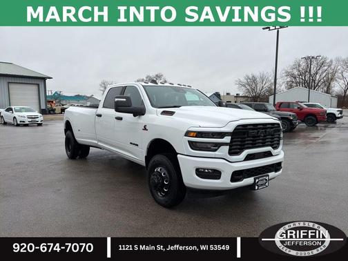 Bright White Clearcoat 2026 RAM 3500 Big Horn Crew Cab 4x4 8' Box