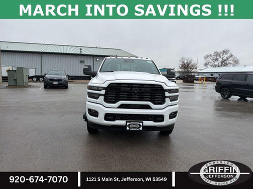Bright White Clearcoat 2026 RAM 3500 Big Horn Crew Cab 4x4 8' Box