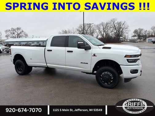 Bright White Clearcoat 2026 RAM 3500 Big Horn Crew Cab 4x4 8' Box