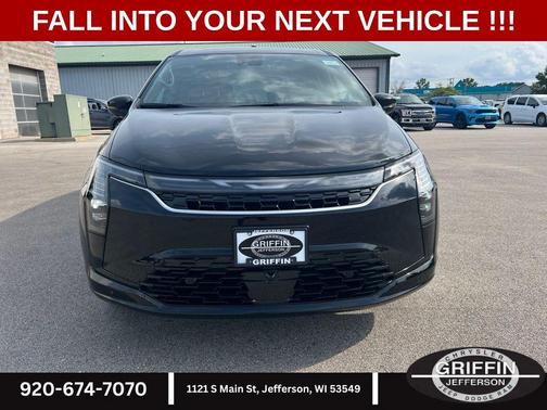 diamond black crystal pearlcoat 2027 Chrysler Pacifica Limited