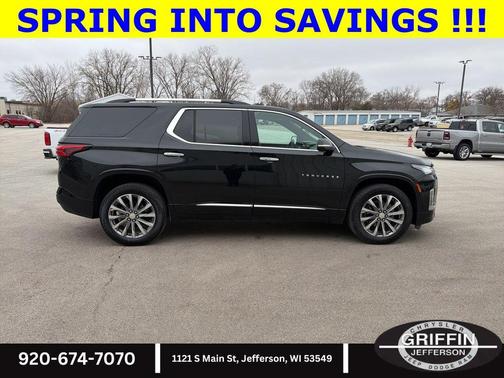 Mosaic Black Metallic 2023 Chevrolet Traverse Premier