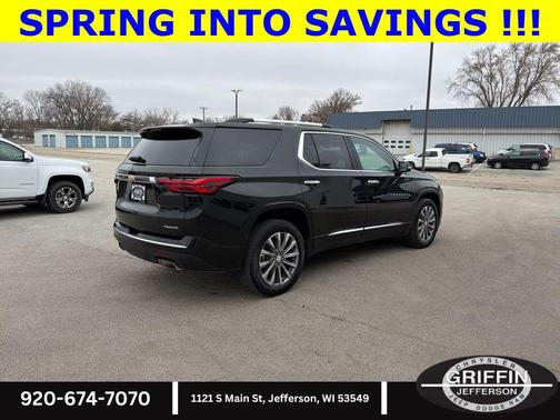 Mosaic Black Metallic 2023 Chevrolet Traverse Premier