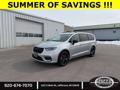 Silver Mist Clearcoat 2026 Chrysler Pacifica Limited