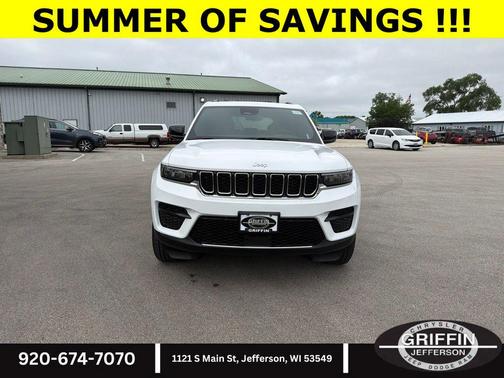 Bright White Clearcoat 2026 Jeep Grand Cherokee Altitude