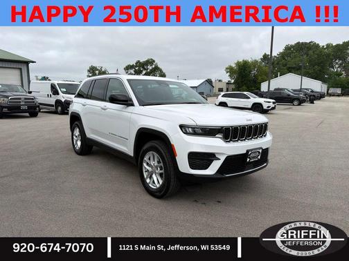 Bright White Clearcoat 2026 Jeep Grand Cherokee Altitude
