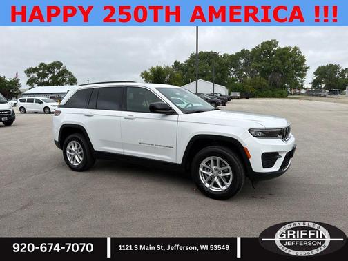 Bright White Clearcoat 2026 Jeep Grand Cherokee Altitude
