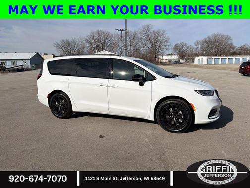 Bright White Clearcoat 2026 Chrysler Pacifica L