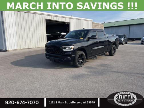 Diamond Black Crystal Pearlcoat 2023 RAM 1500 Big Horn/Lone Star