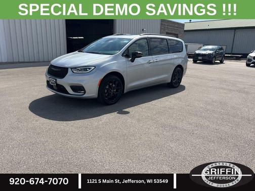 Silver Mist Clearcoat 2026 Chrysler Pacifica Limited