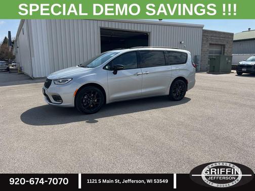 Silver Mist Clearcoat 2026 Chrysler Pacifica Limited