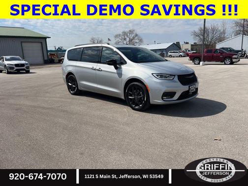 Silver Mist Clearcoat 2026 Chrysler Pacifica Limited