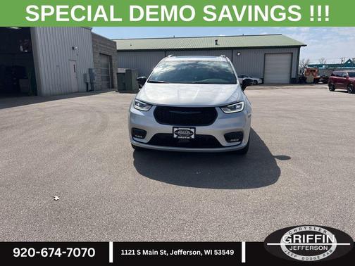 Silver Mist Clearcoat 2026 Chrysler Pacifica Limited