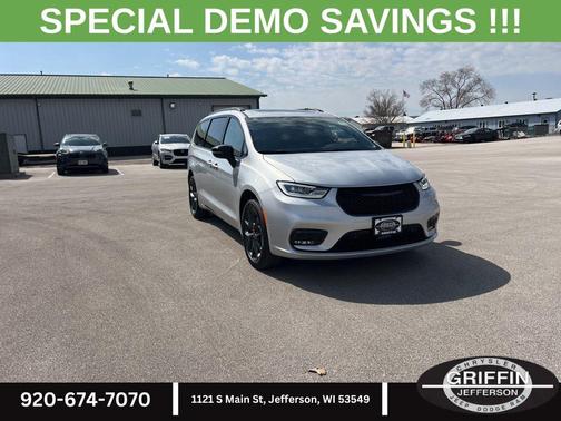 Silver Mist Clearcoat 2026 Chrysler Pacifica Limited