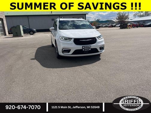 Bright White Clearcoat 2024 Chrysler Pacifica L