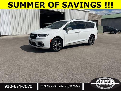 Bright White Clearcoat 2024 Chrysler Pacifica L