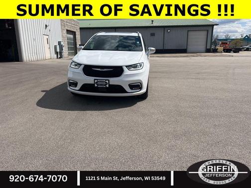 Bright White Clearcoat 2024 Chrysler Pacifica L