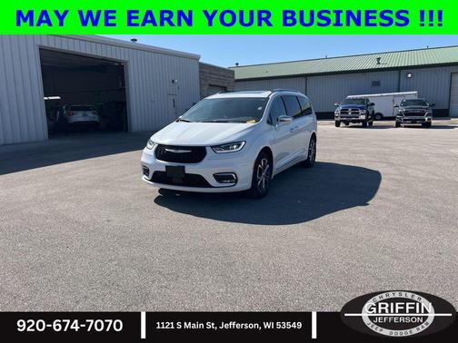 Bright White Clearcoat 2024 Chrysler Pacifica L