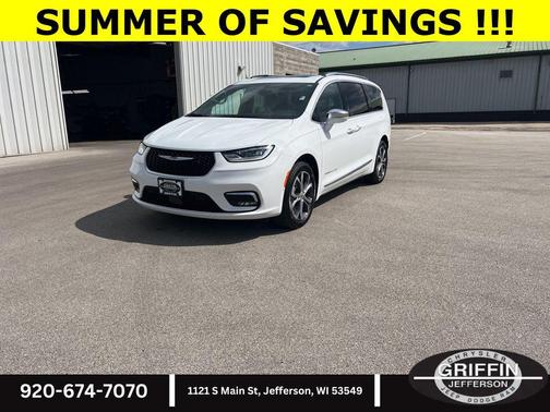 Bright White Clearcoat 2024 Chrysler Pacifica L