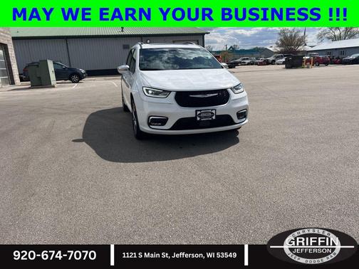 Bright White Clearcoat 2024 Chrysler Pacifica L