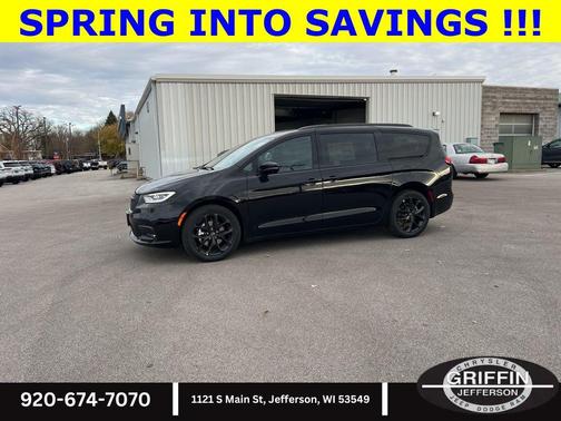 Diamond Black Crystal Pearlcoat 2026 Chrysler Pacifica L