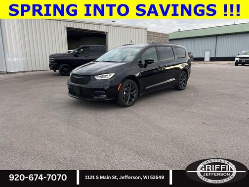 Diamond Black Crystal Pearlcoat 2026 Chrysler Pacifica L