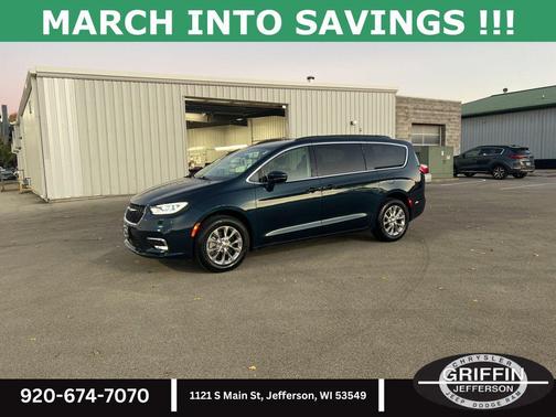 2022 Chrysler Pacifica Touring L