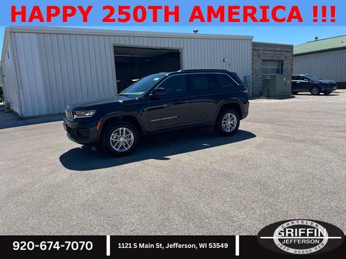 Diamond Black Crystal Pearlcoat 2026 Jeep Grand Cherokee Altitude