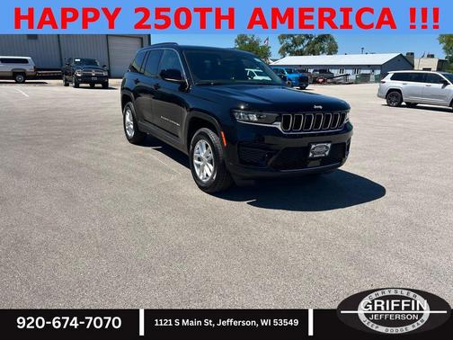 Diamond Black Crystal Pearlcoat 2026 Jeep Grand Cherokee Altitude